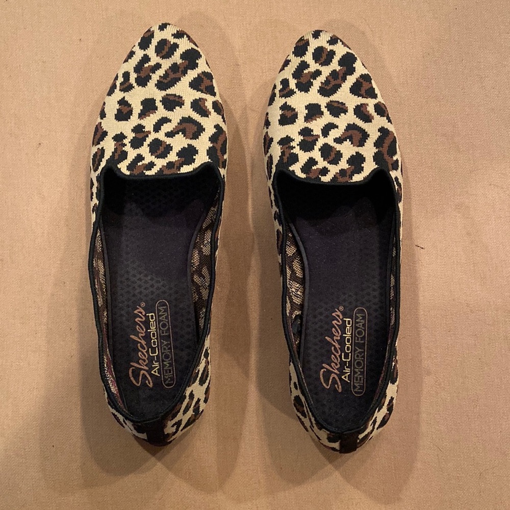 Skechers Women’s Cleo Leopard Loafer, VGUC